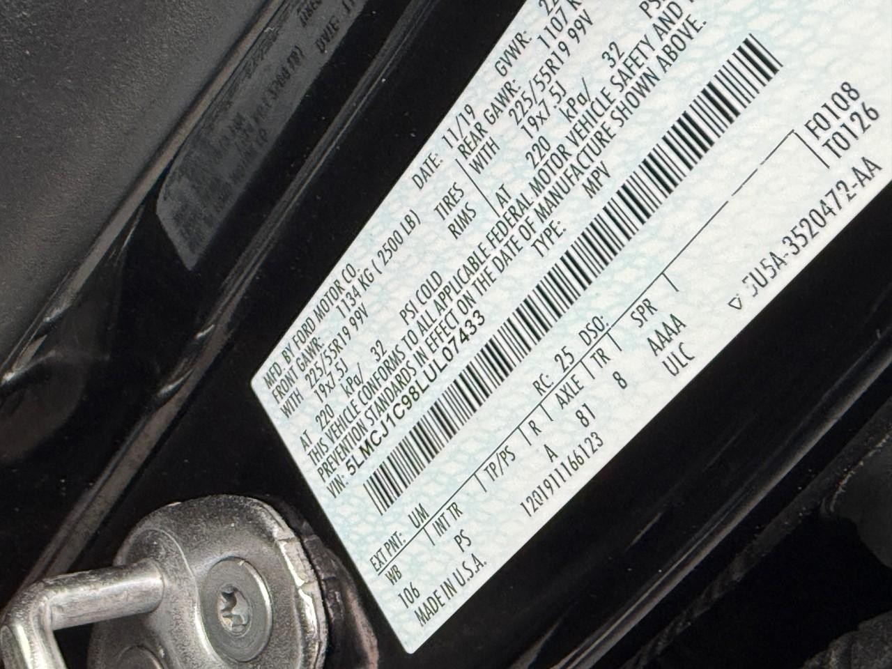 Lincoln Corsair Vehicle Full-screen Gallery Image 23