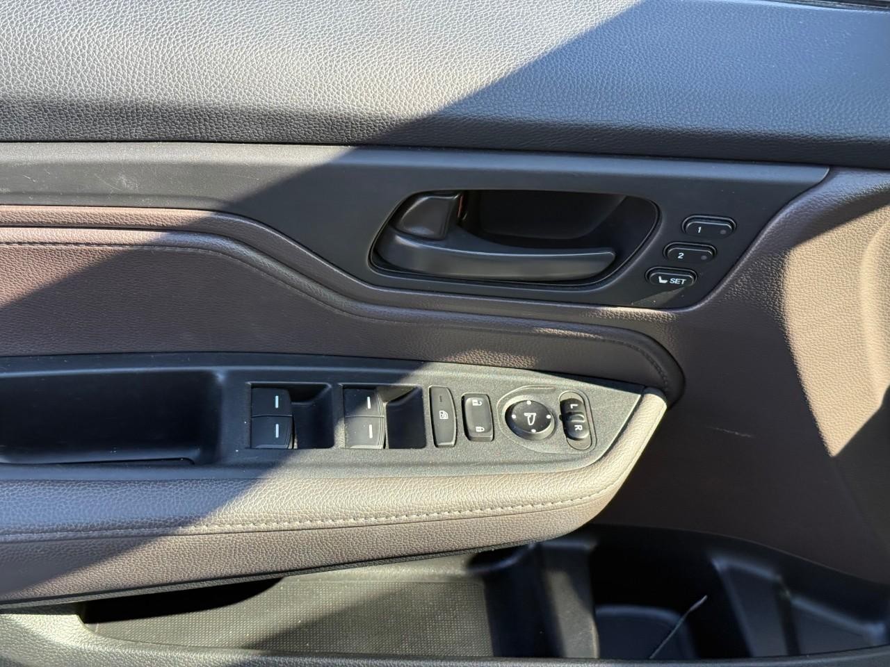 Honda Odyssey Vehicle Full-screen Gallery Image 11