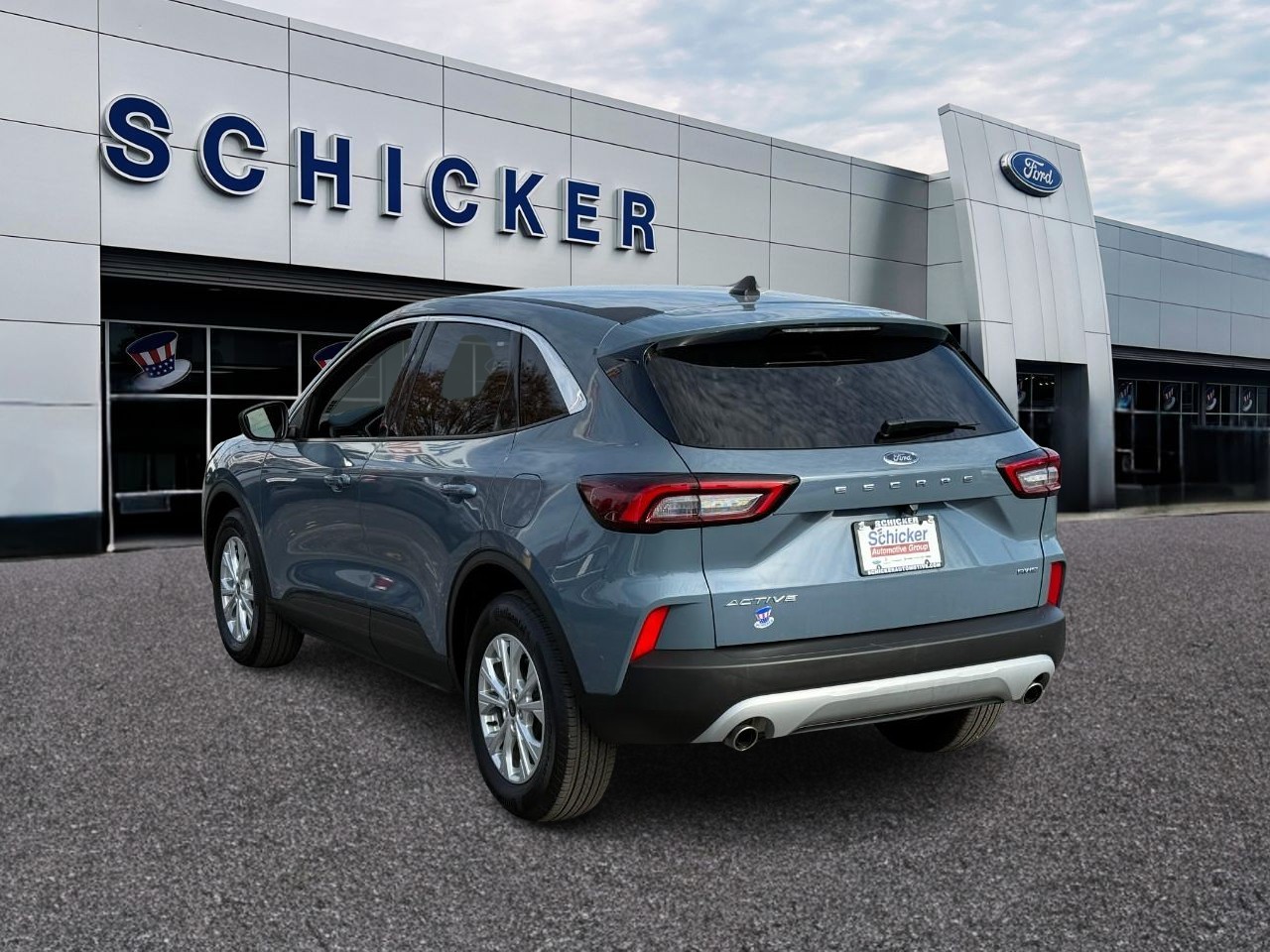 Ford Escape Vehicle Full-screen Gallery Image 03