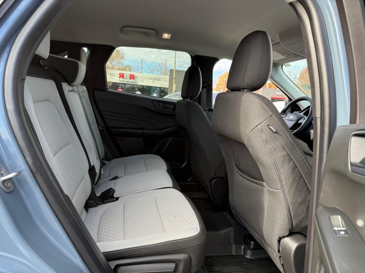 Ford Escape Vehicle Full-screen Gallery Image 05