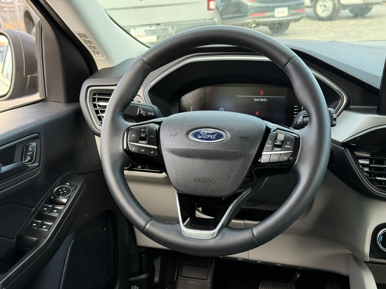 Ford Escape Vehicle Full-screen Gallery Image 07