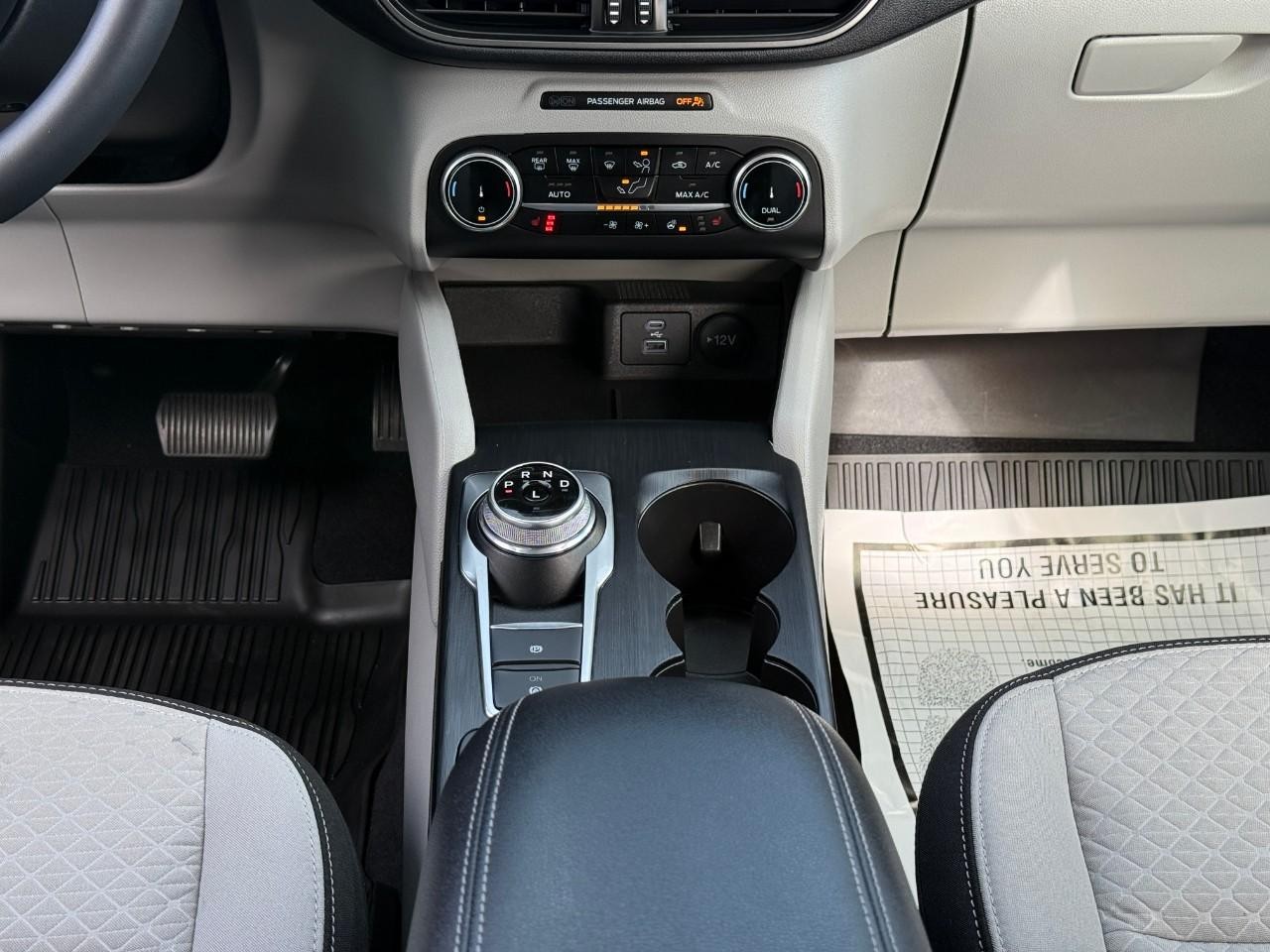 Ford Escape Vehicle Full-screen Gallery Image 10