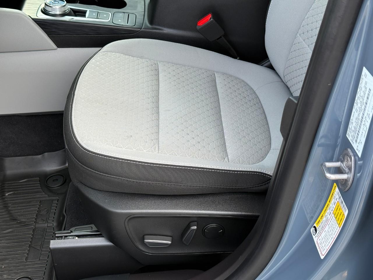 Ford Escape Vehicle Full-screen Gallery Image 12