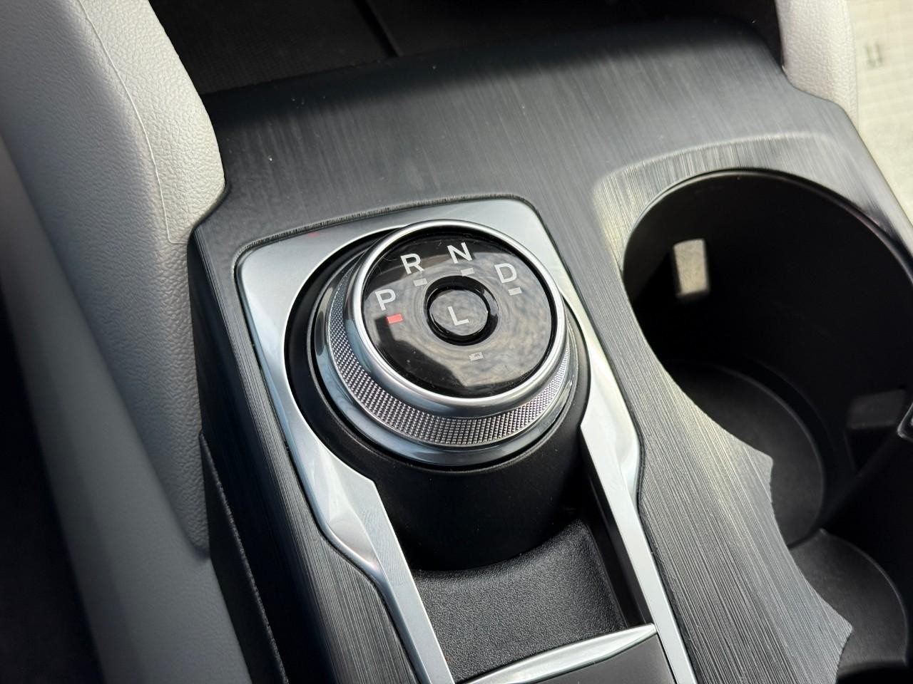 Ford Escape Vehicle Full-screen Gallery Image 17