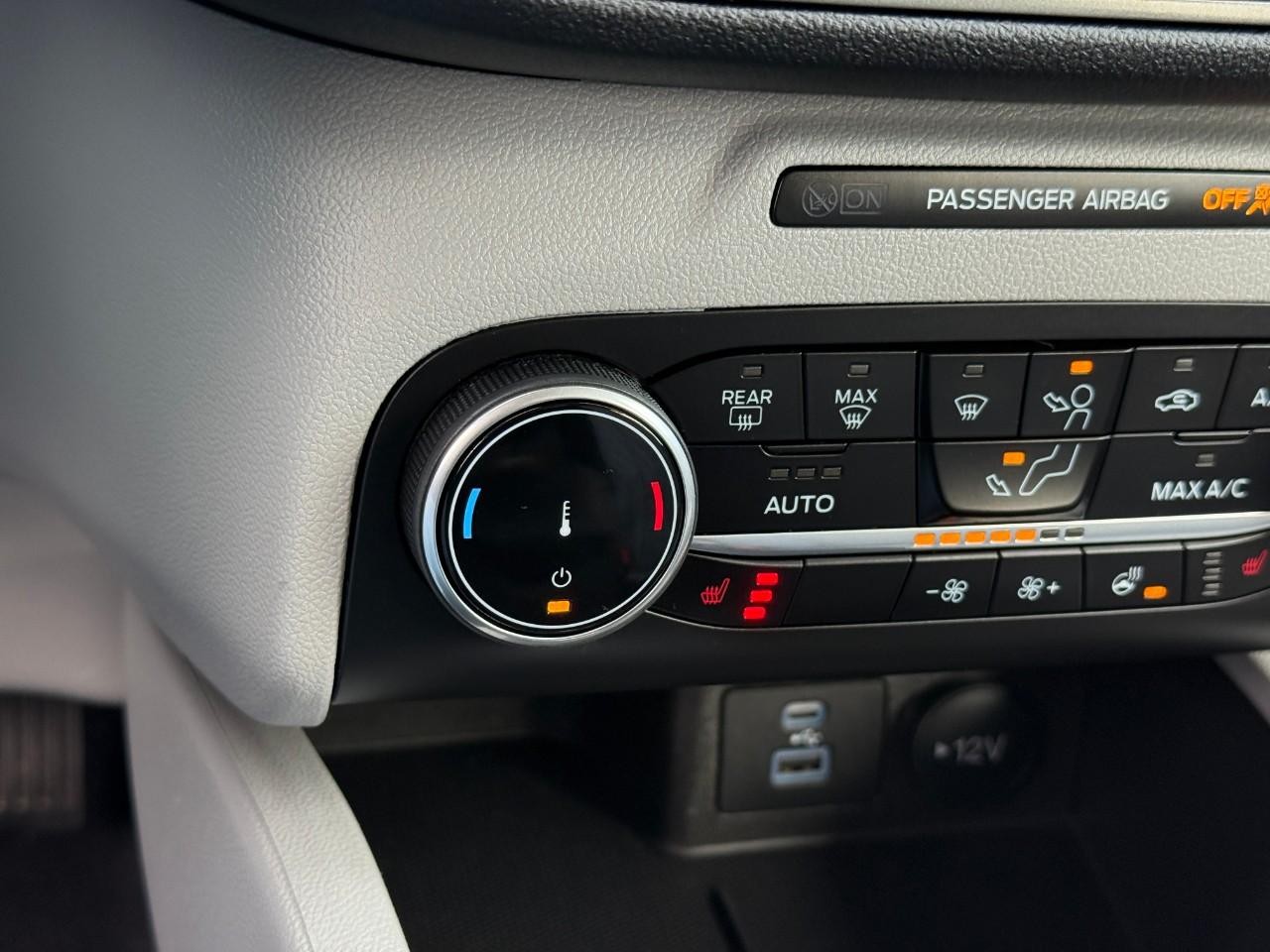 Ford Escape Vehicle Full-screen Gallery Image 18