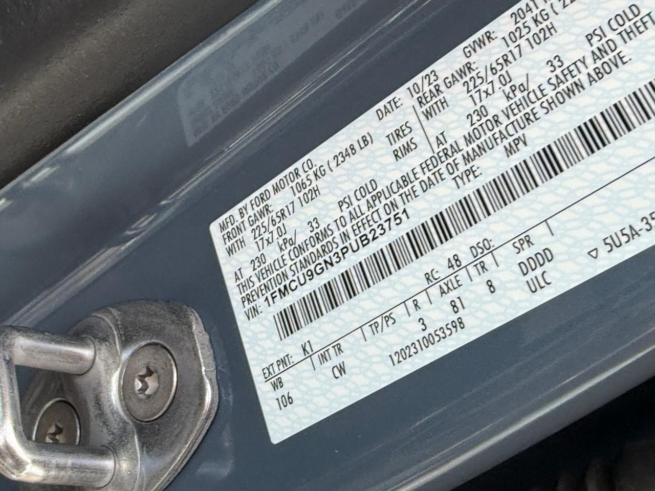 Ford Escape Vehicle Full-screen Gallery Image 20