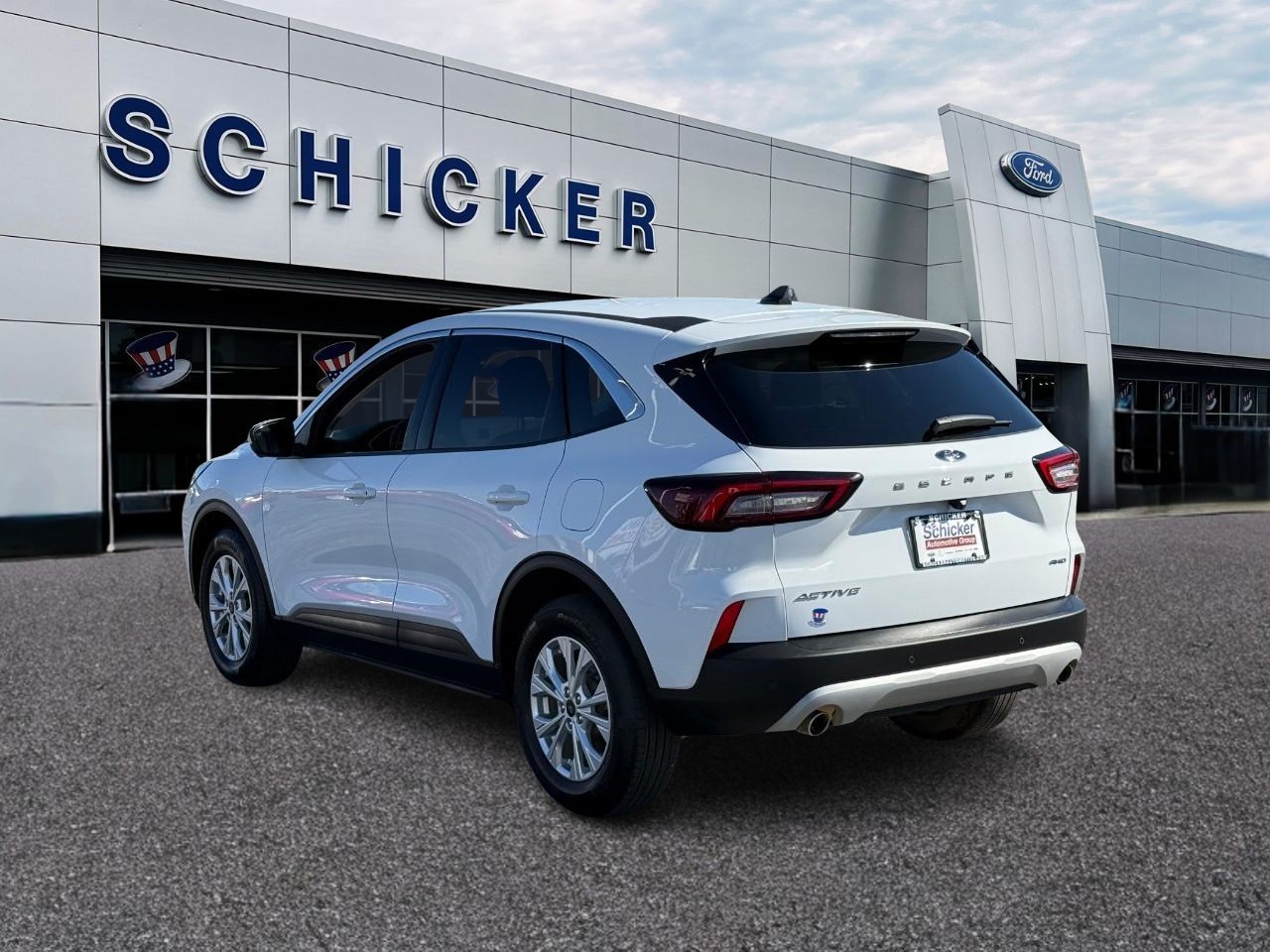 Ford Escape Vehicle Full-screen Gallery Image 03