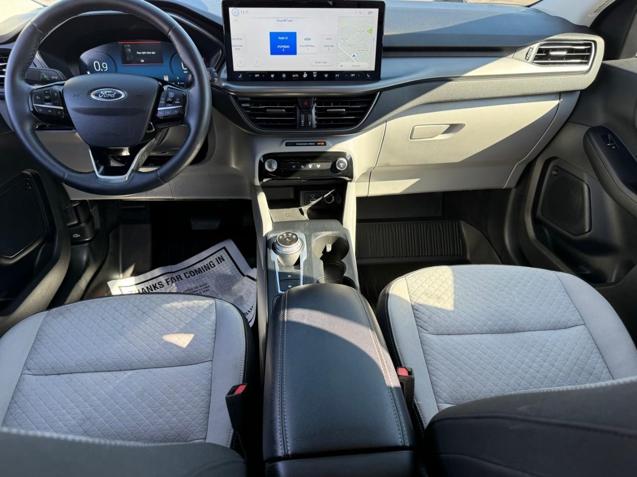 Ford Escape Vehicle Full-screen Gallery Image 06