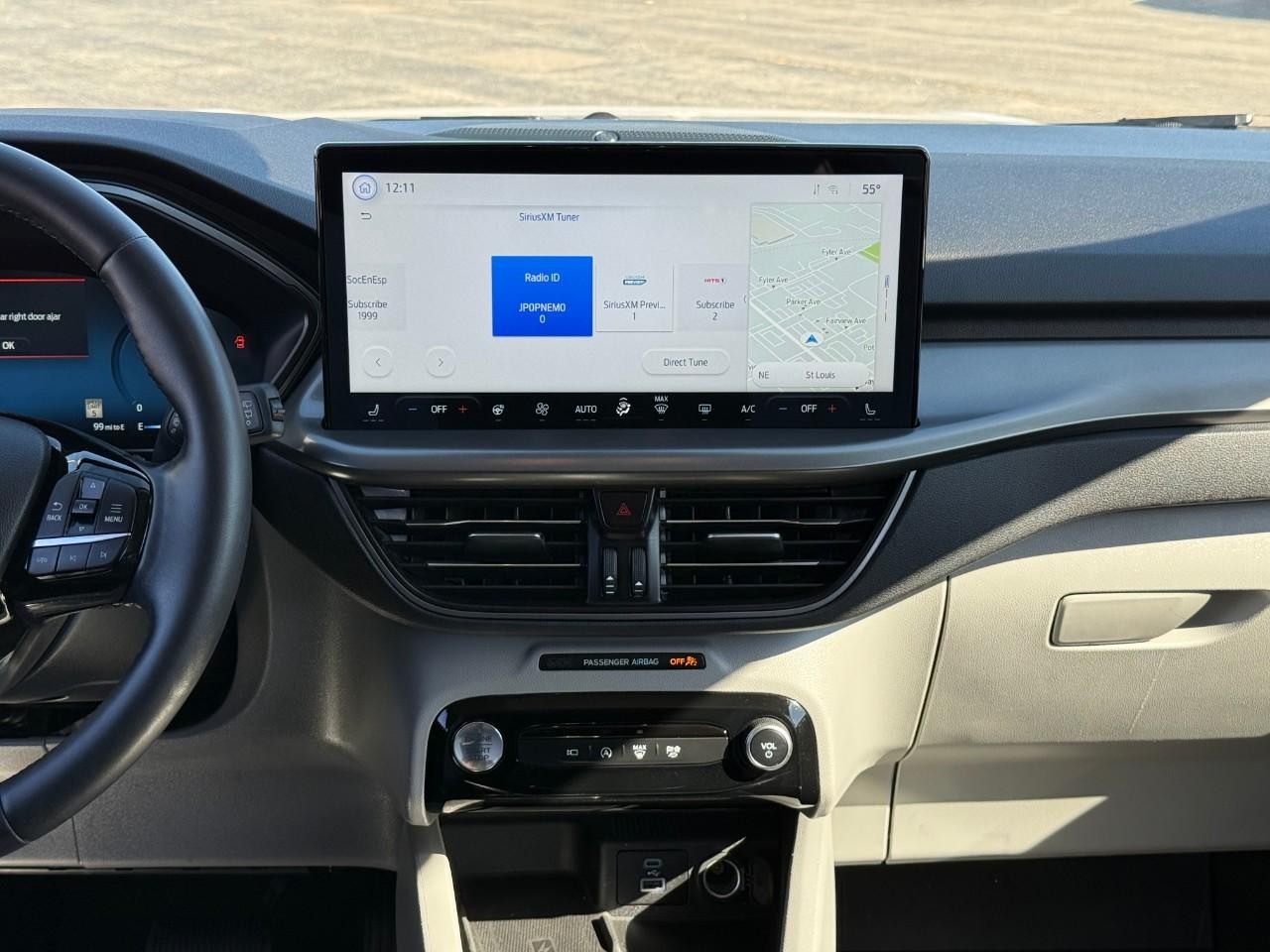 Ford Escape Vehicle Full-screen Gallery Image 08