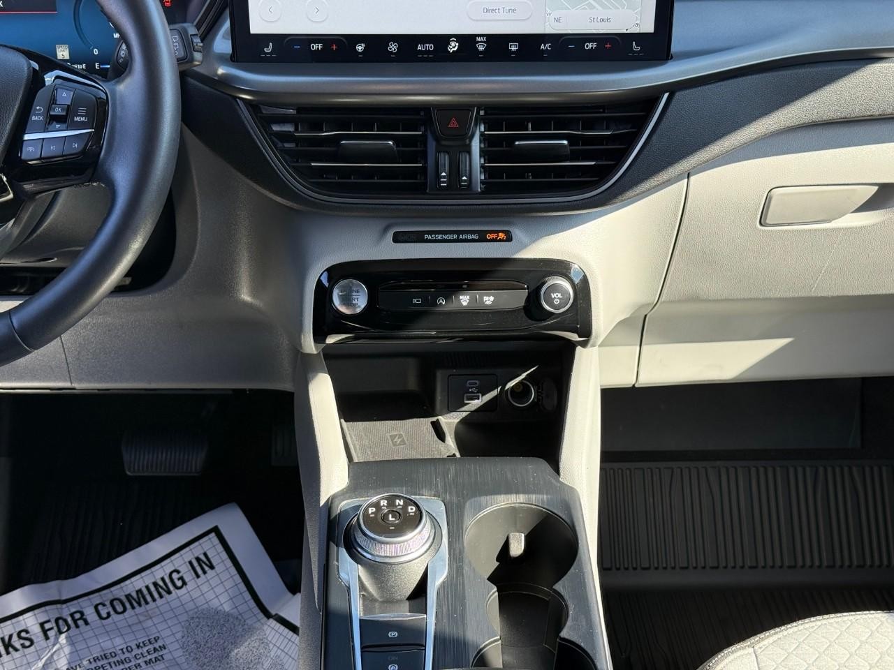 Ford Escape Vehicle Full-screen Gallery Image 09