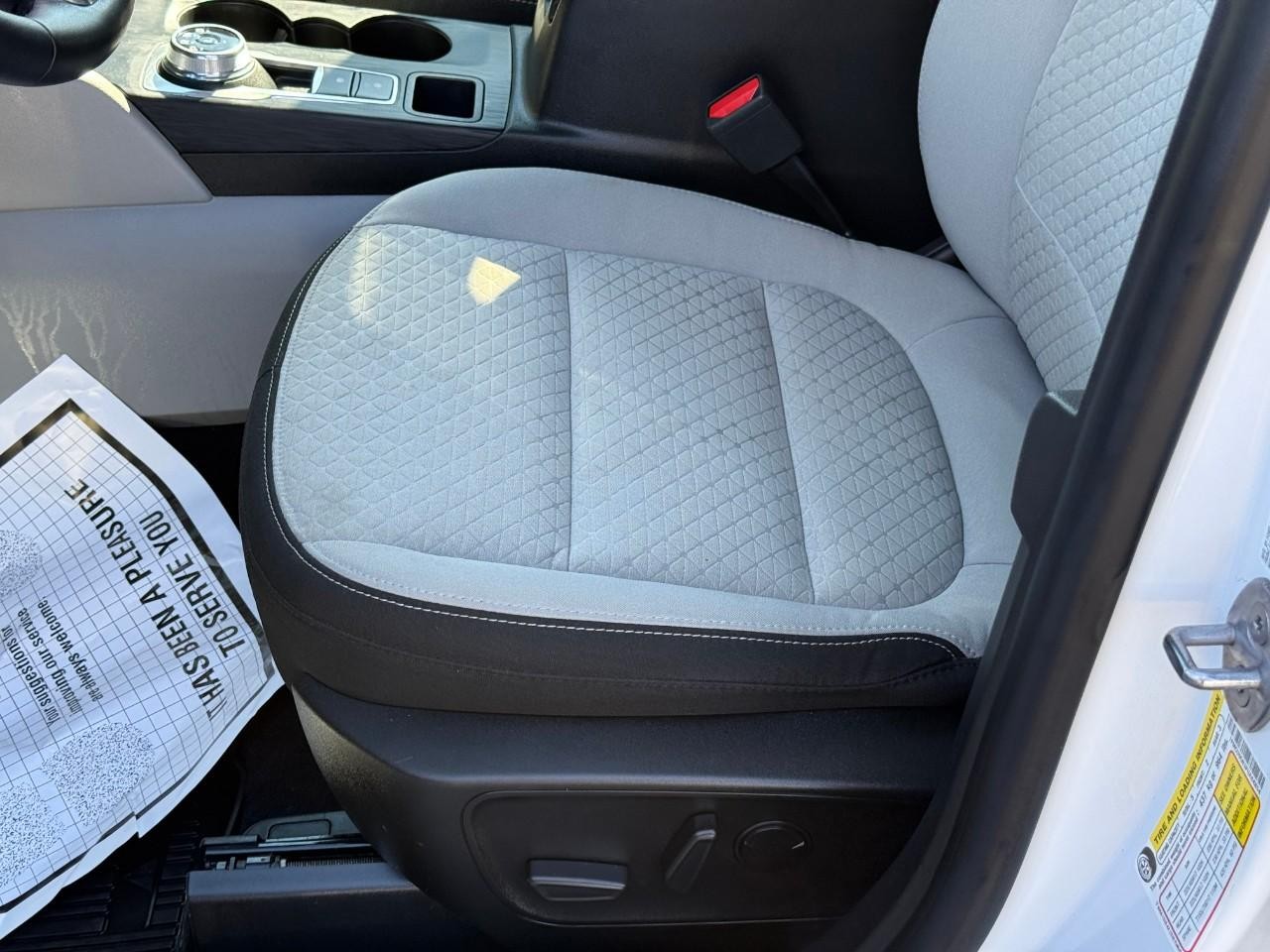 Ford Escape Vehicle Full-screen Gallery Image 12