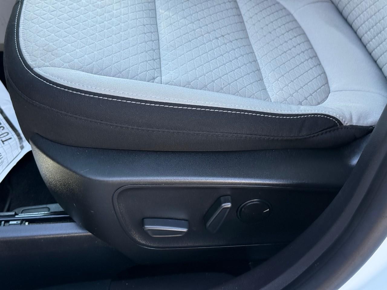 Ford Escape Vehicle Full-screen Gallery Image 13