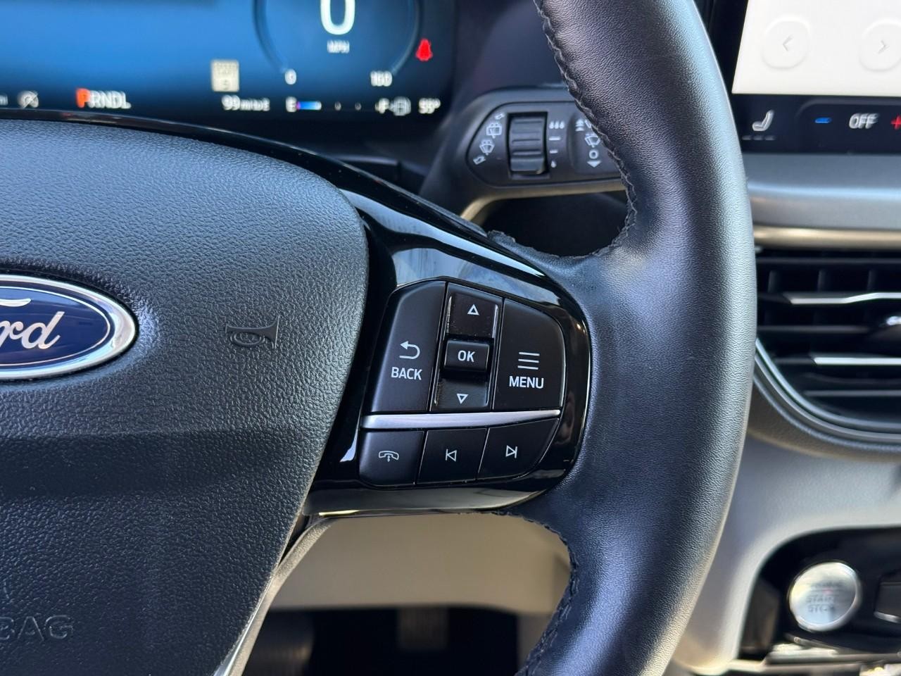 Ford Escape Vehicle Full-screen Gallery Image 15