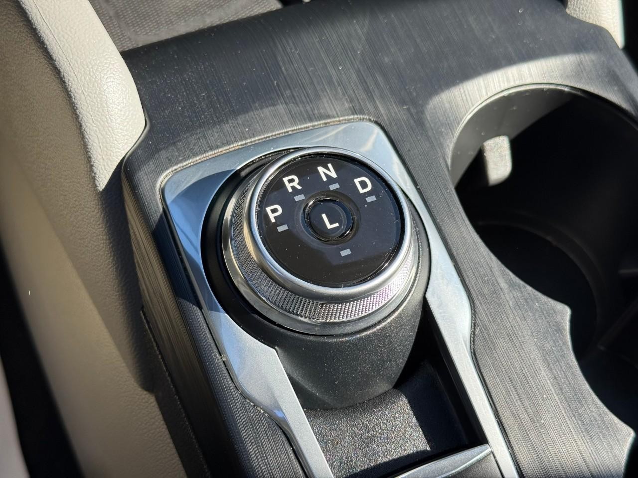 Ford Escape Vehicle Full-screen Gallery Image 17