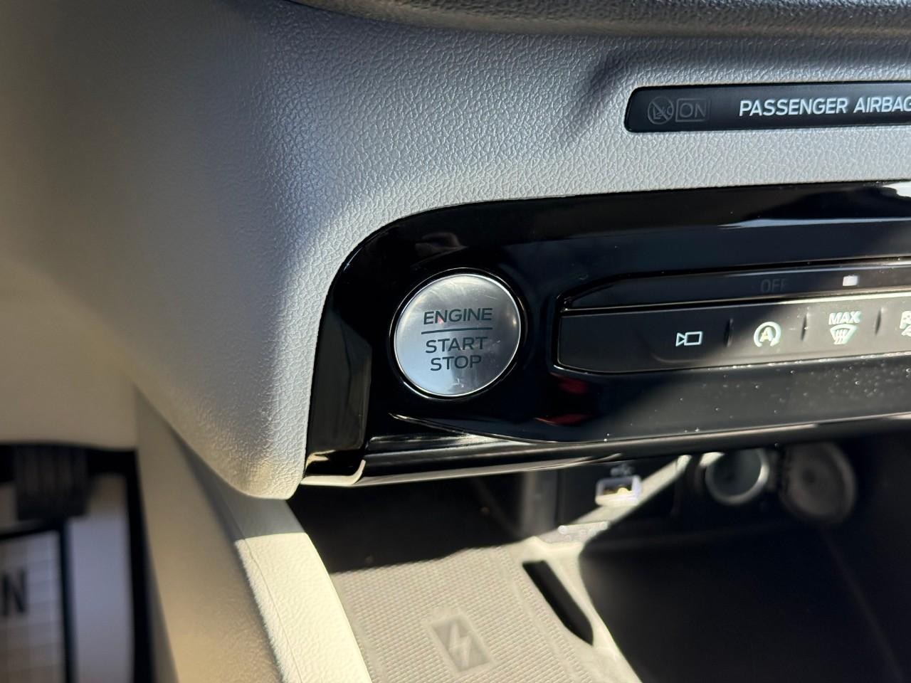 Ford Escape Vehicle Full-screen Gallery Image 18