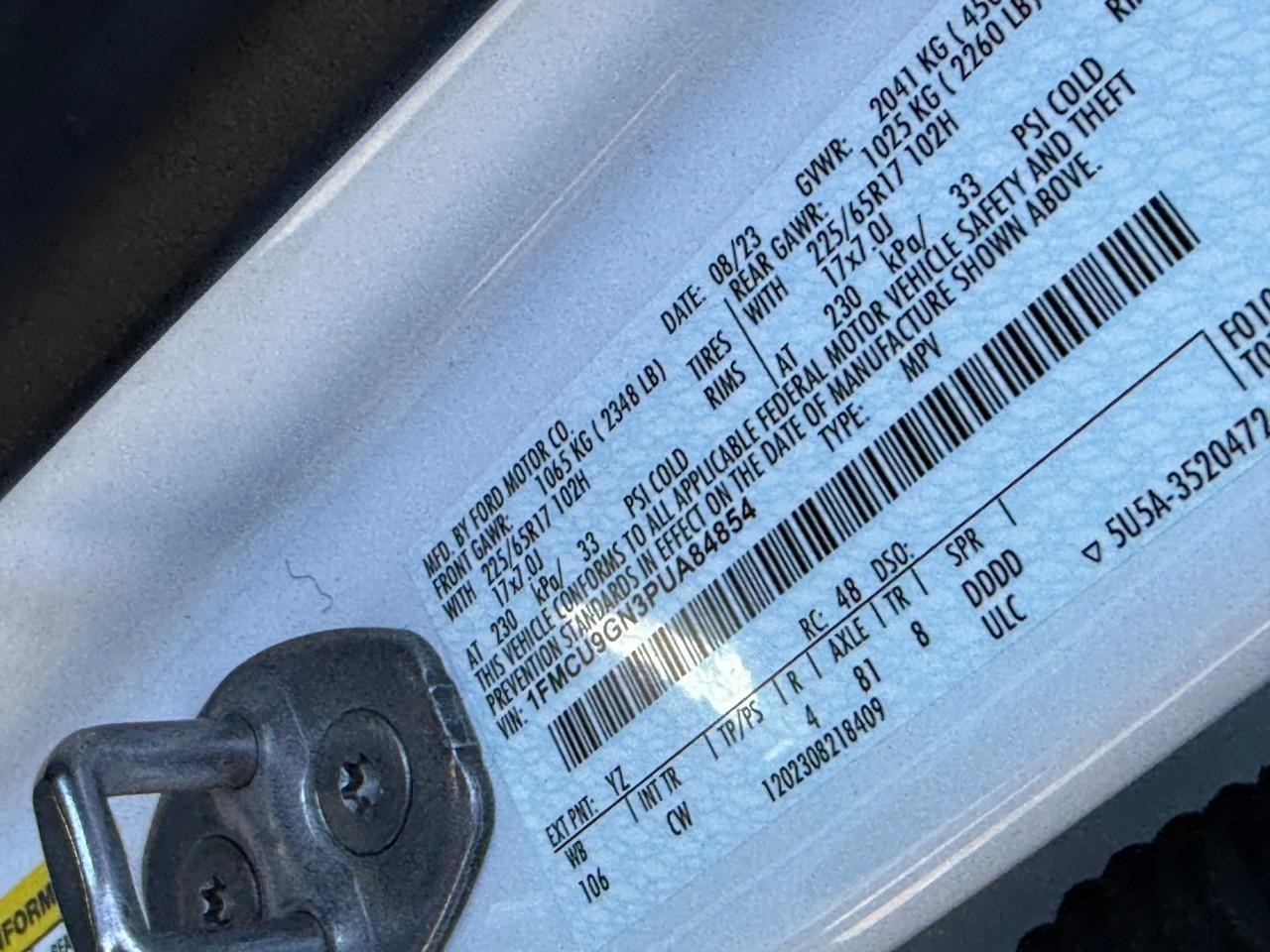 Ford Escape Vehicle Full-screen Gallery Image 21