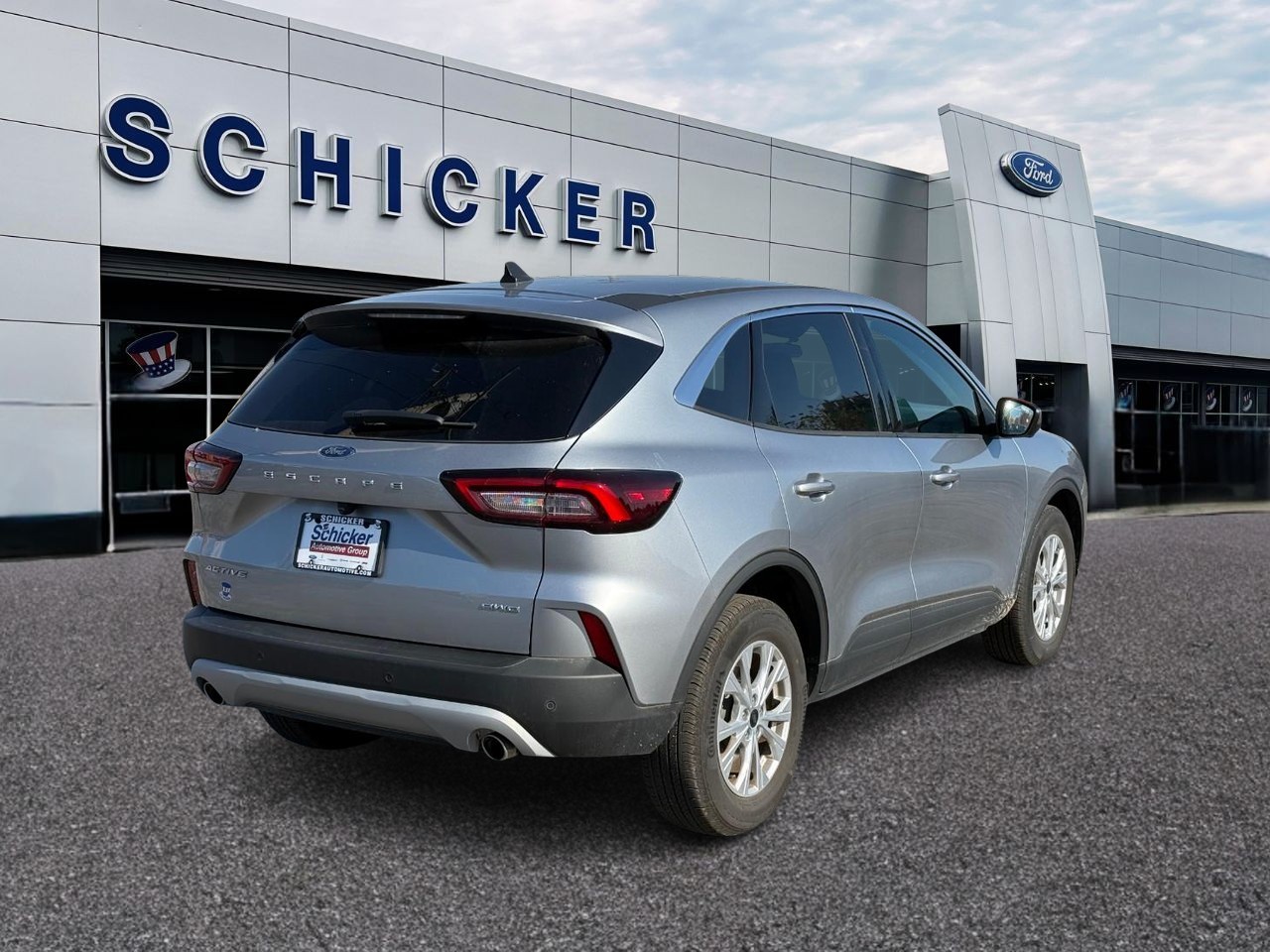 Ford Escape Vehicle Full-screen Gallery Image 02