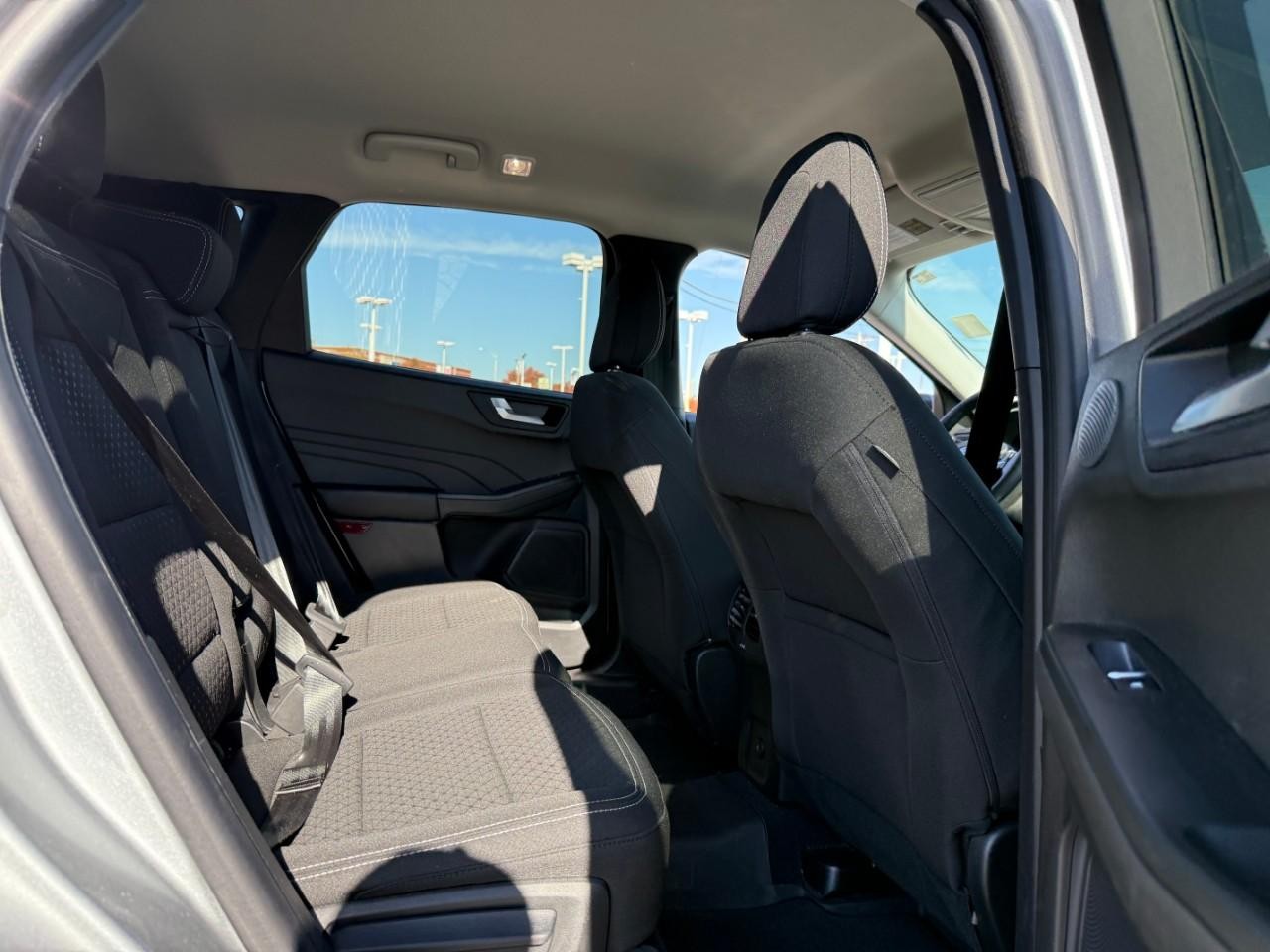 Ford Escape Vehicle Full-screen Gallery Image 05