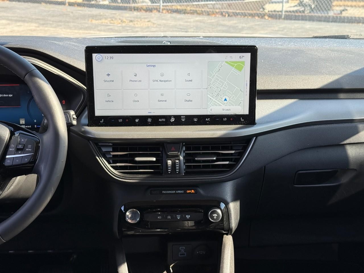 Ford Escape Vehicle Full-screen Gallery Image 08