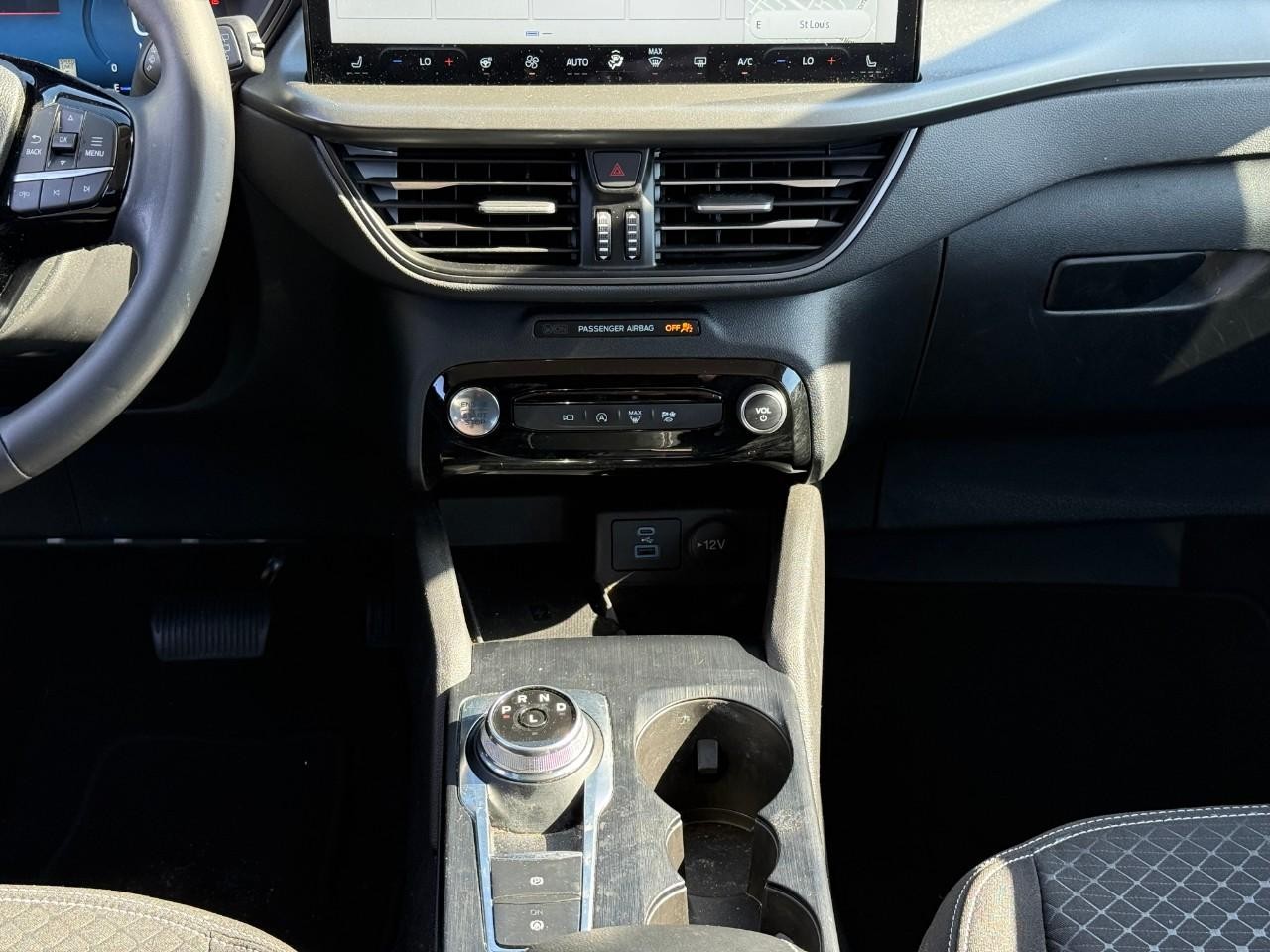 Ford Escape Vehicle Full-screen Gallery Image 09