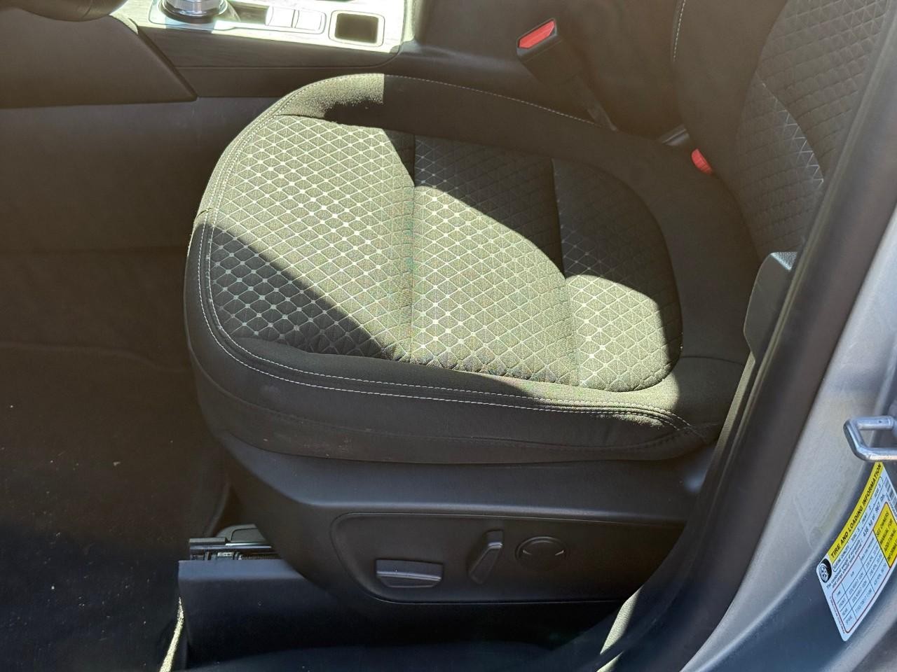 Ford Escape Vehicle Full-screen Gallery Image 12