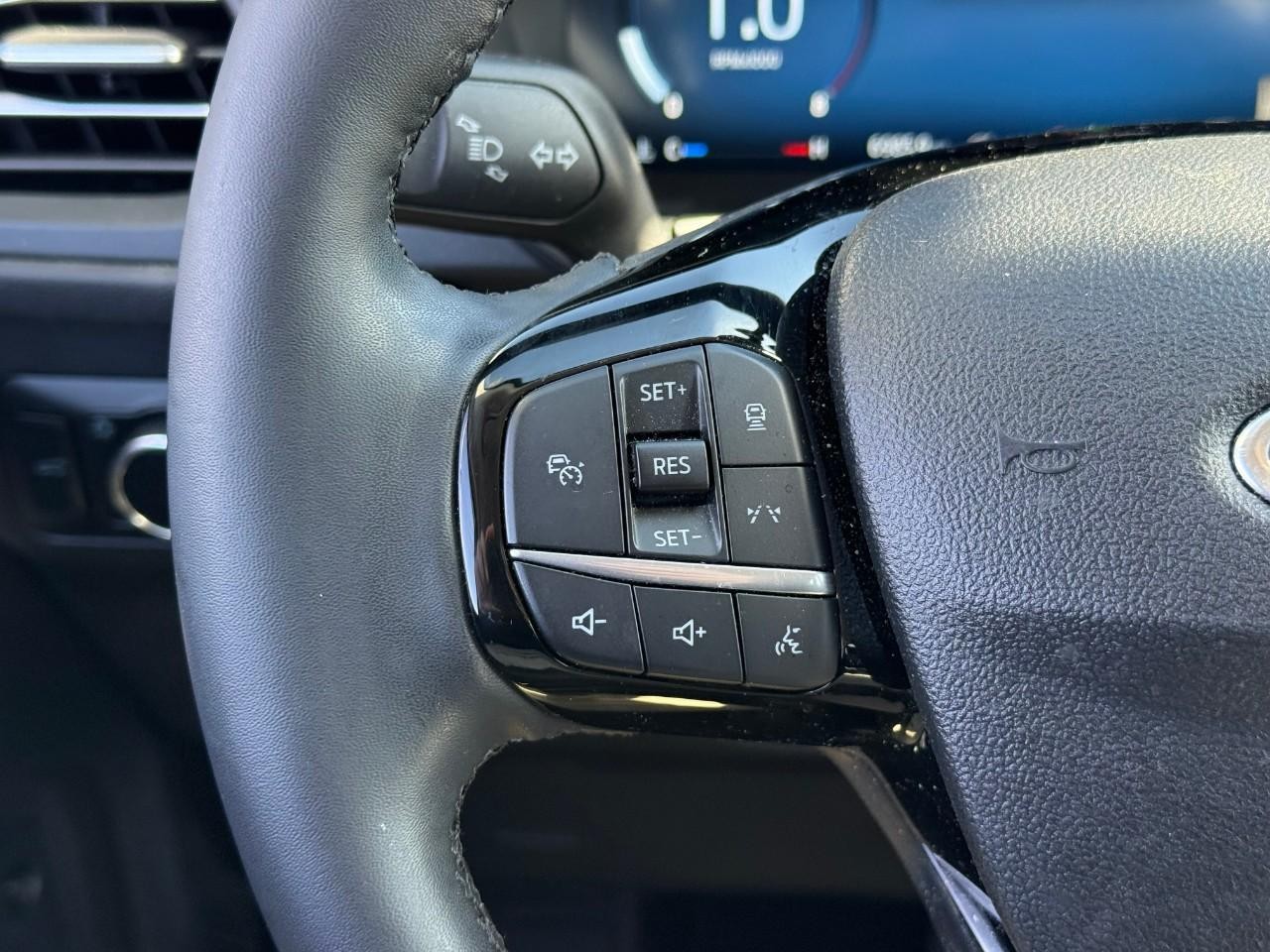 Ford Escape Vehicle Full-screen Gallery Image 14