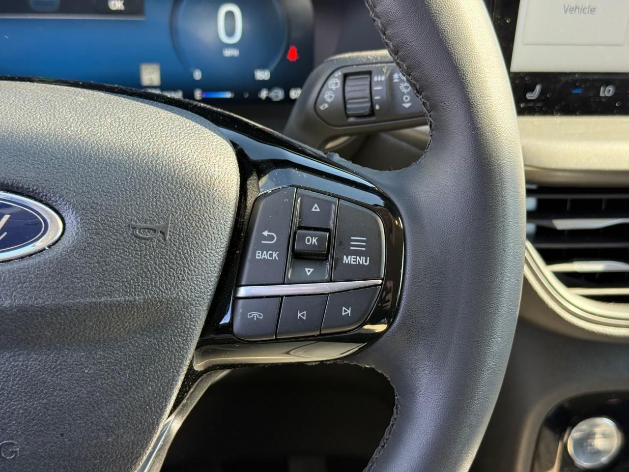 Ford Escape Vehicle Full-screen Gallery Image 15