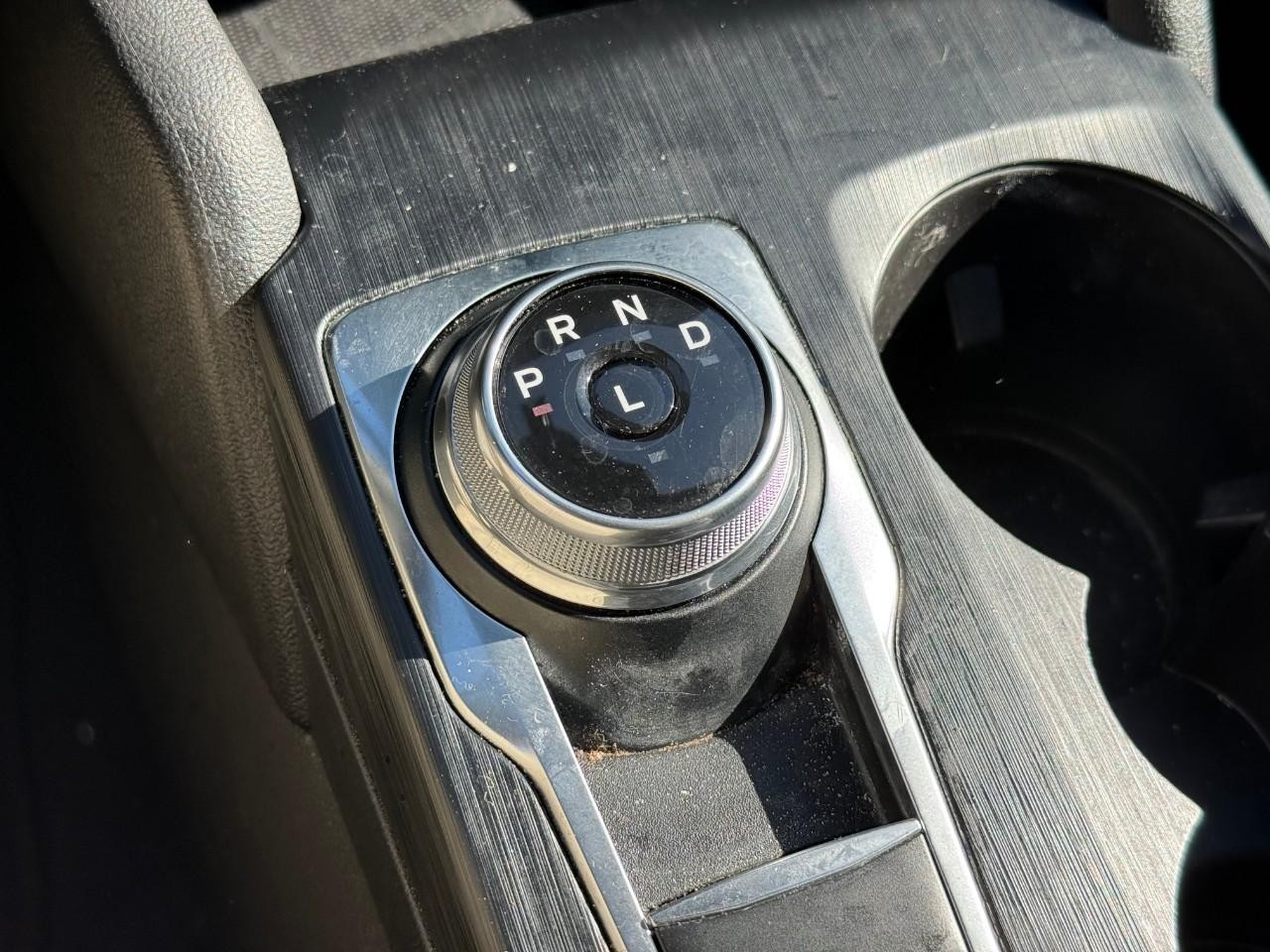 Ford Escape Vehicle Full-screen Gallery Image 17