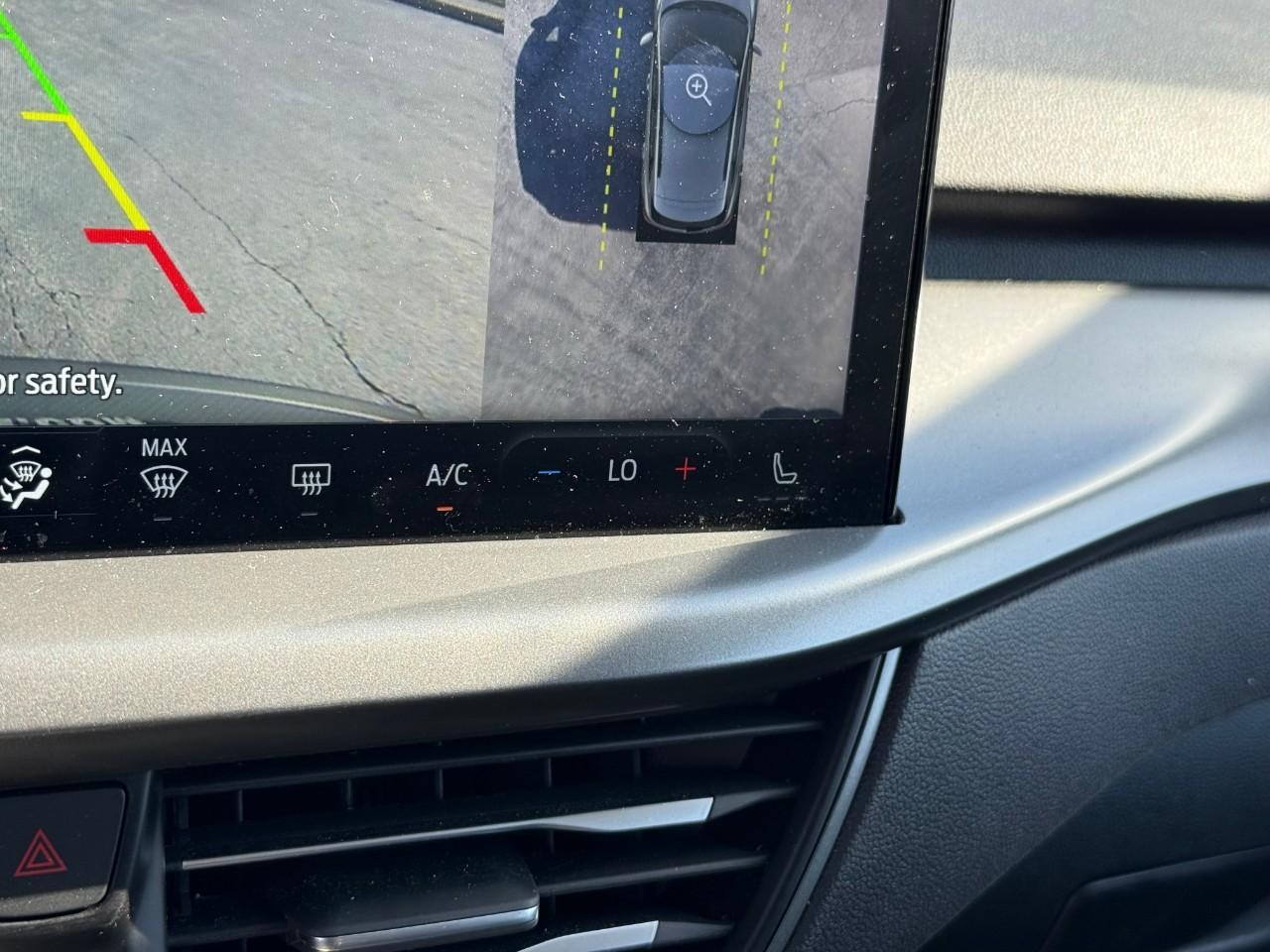 Ford Escape Vehicle Full-screen Gallery Image 18