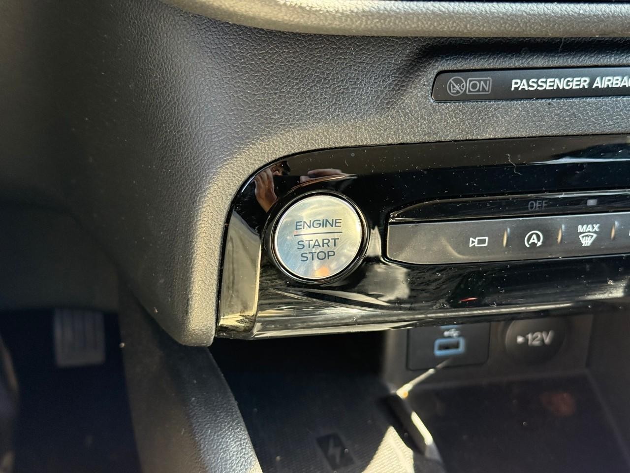 Ford Escape Vehicle Full-screen Gallery Image 20