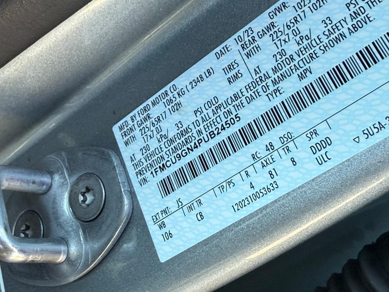 Ford Escape Vehicle Full-screen Gallery Image 21