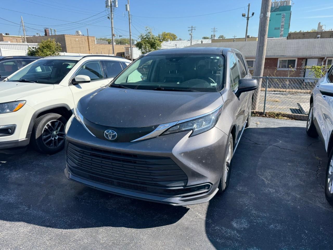 Toyota Sienna Vehicle Full-screen Gallery Image 03