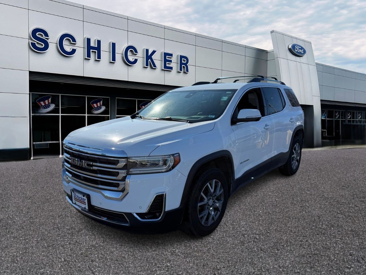 GMC Acadia Vehicle Full-screen Gallery Image 04