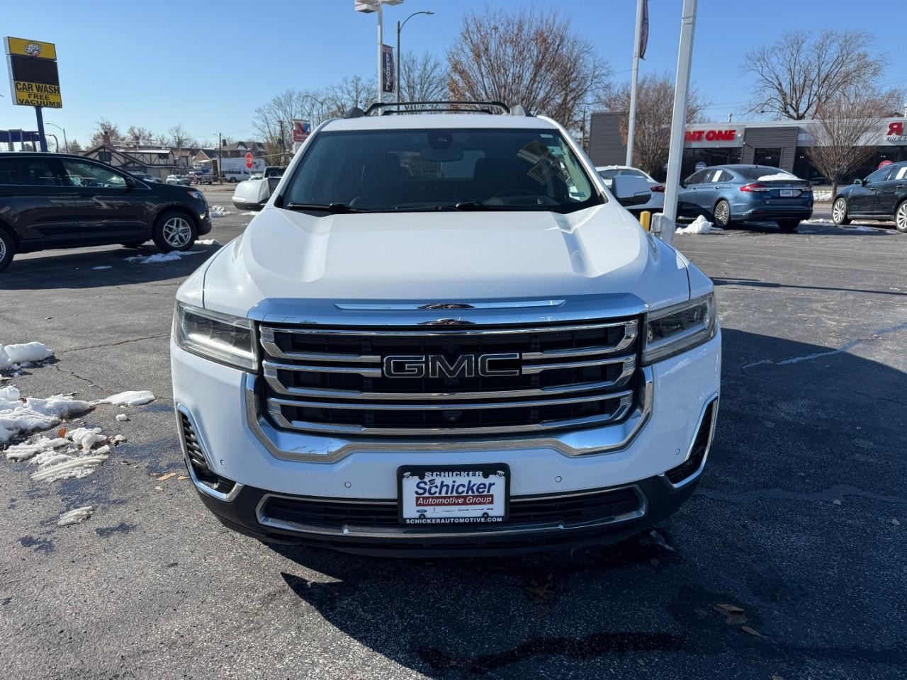 GMC Acadia Vehicle Full-screen Gallery Image 06