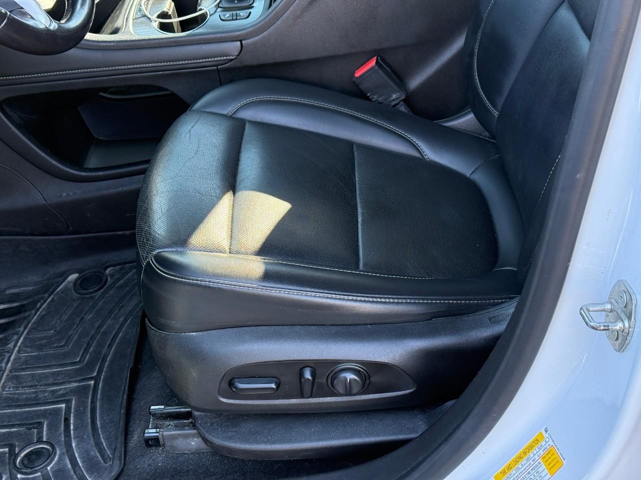 GMC Acadia Vehicle Full-screen Gallery Image 18