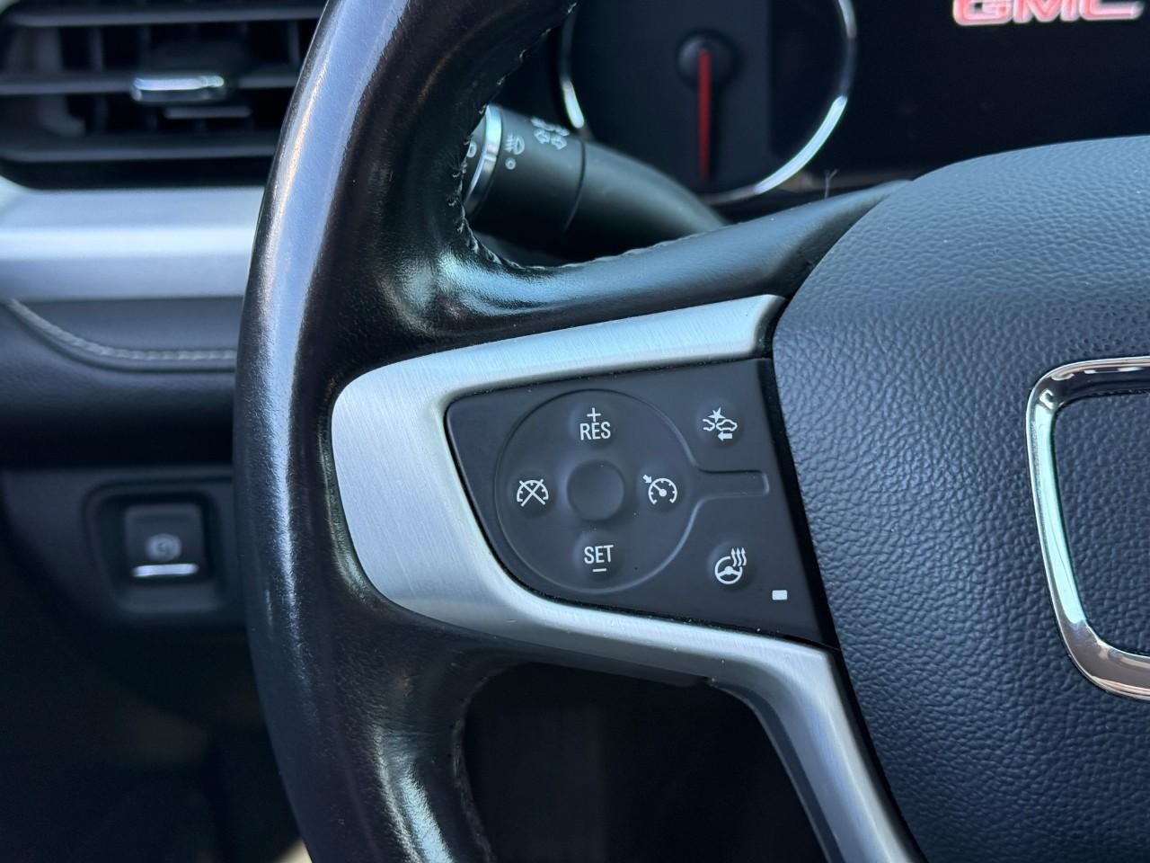 GMC Acadia Vehicle Full-screen Gallery Image 20