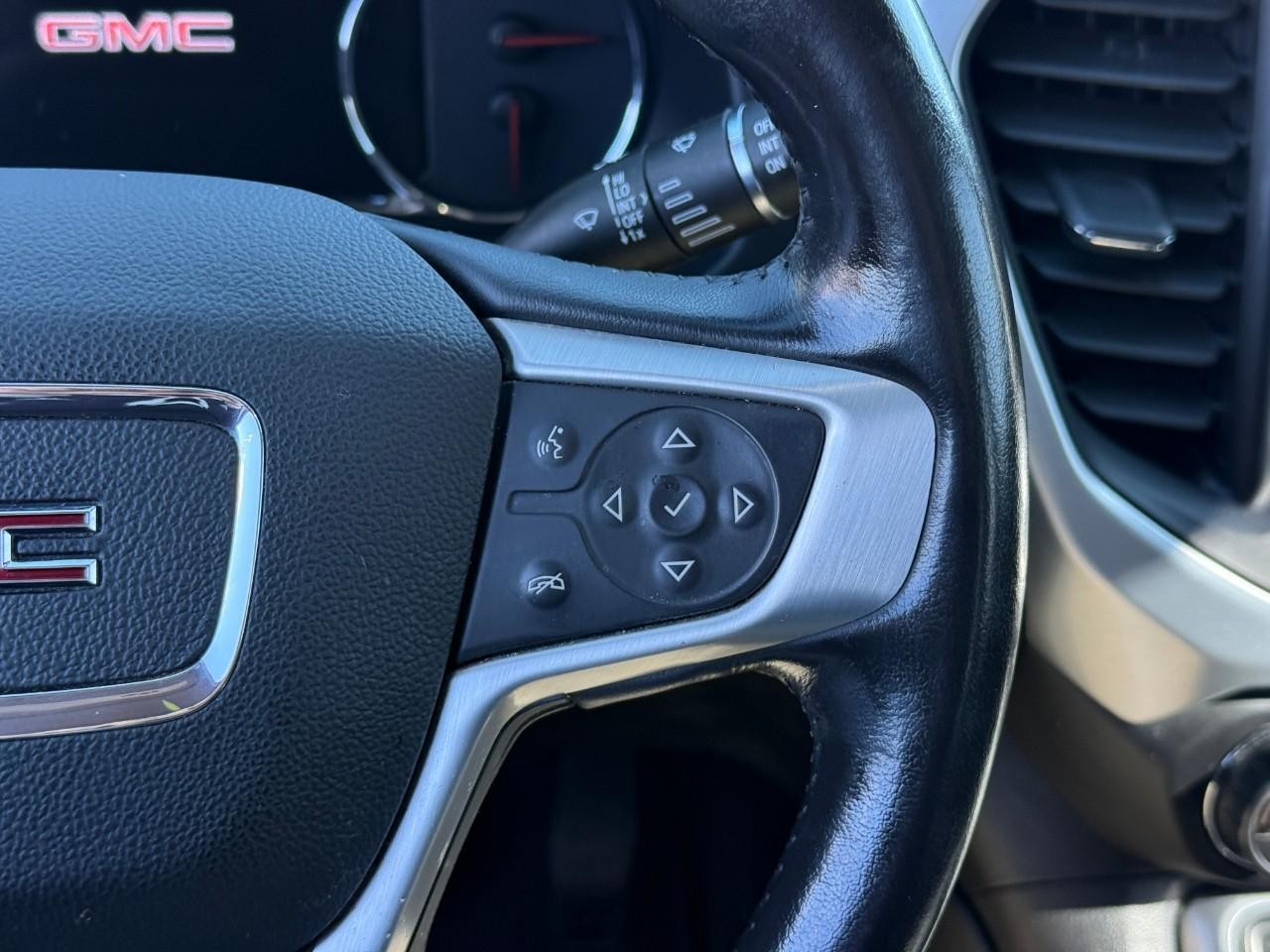 GMC Acadia Vehicle Full-screen Gallery Image 21