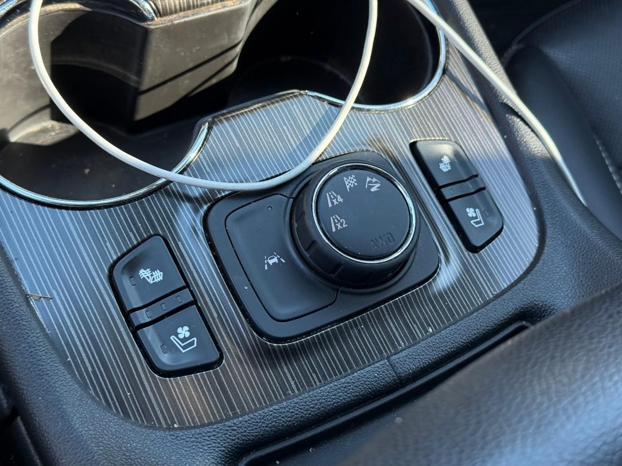 GMC Acadia Vehicle Full-screen Gallery Image 22