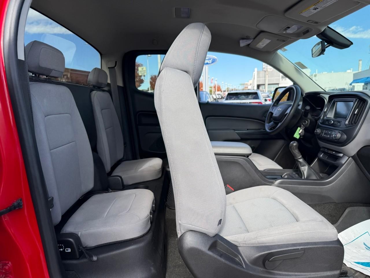 Chevrolet Colorado Vehicle Full-screen Gallery Image 05