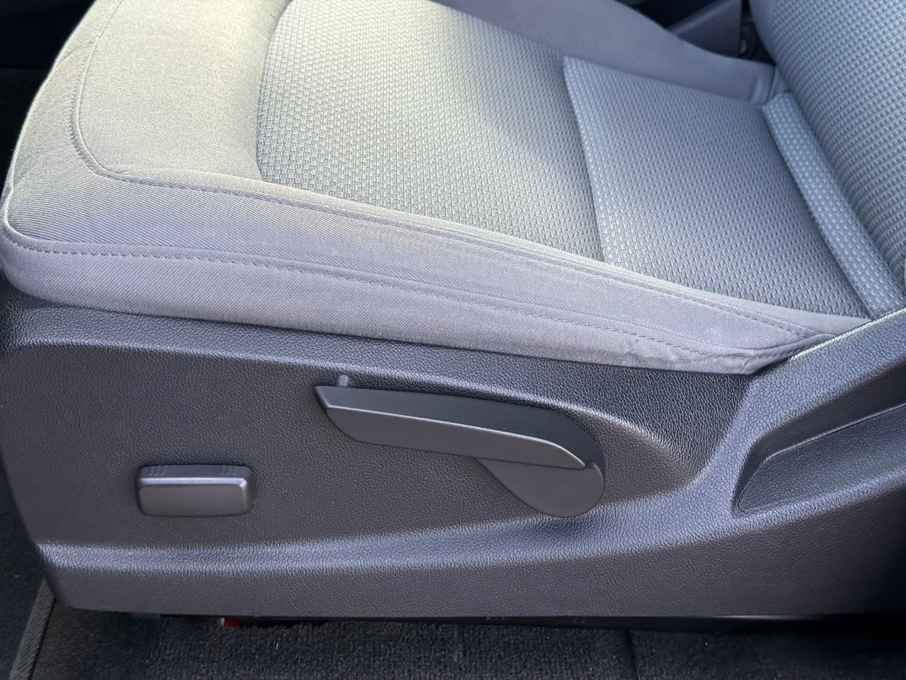 Chevrolet Colorado Vehicle Full-screen Gallery Image 10