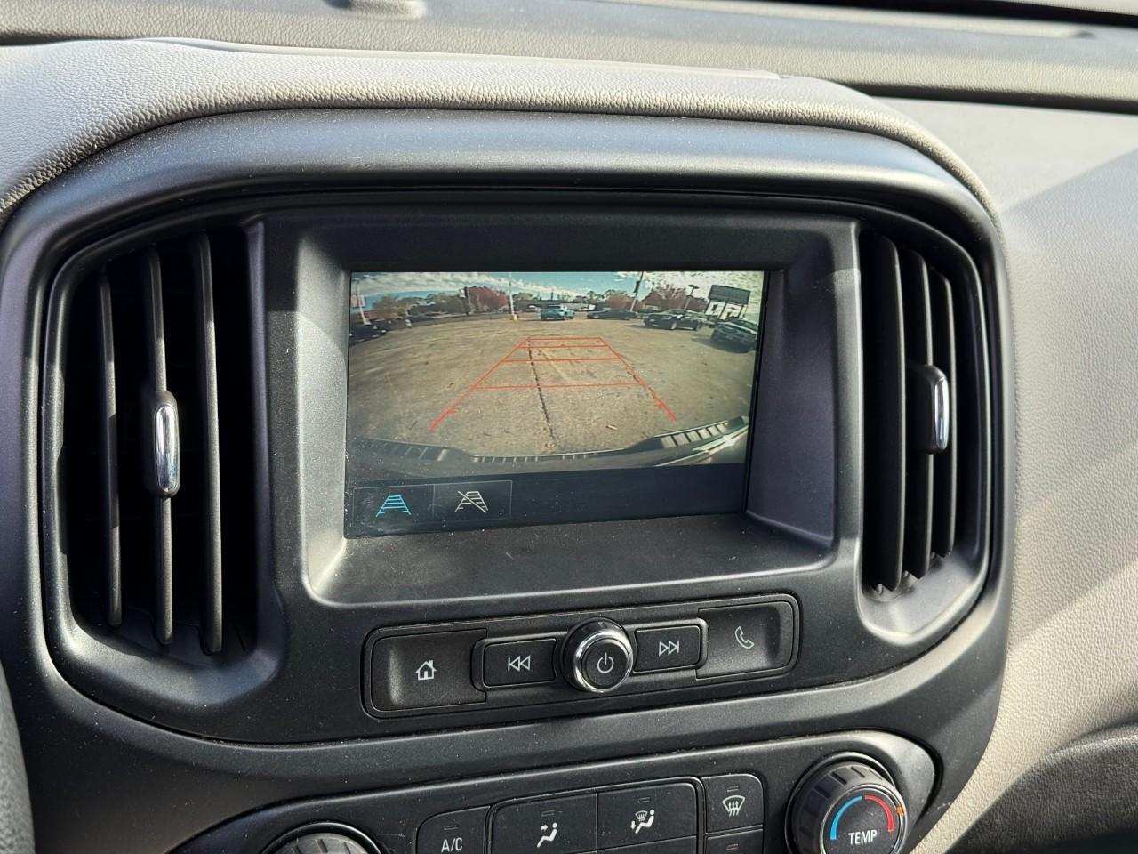 Chevrolet Colorado Vehicle Full-screen Gallery Image 12