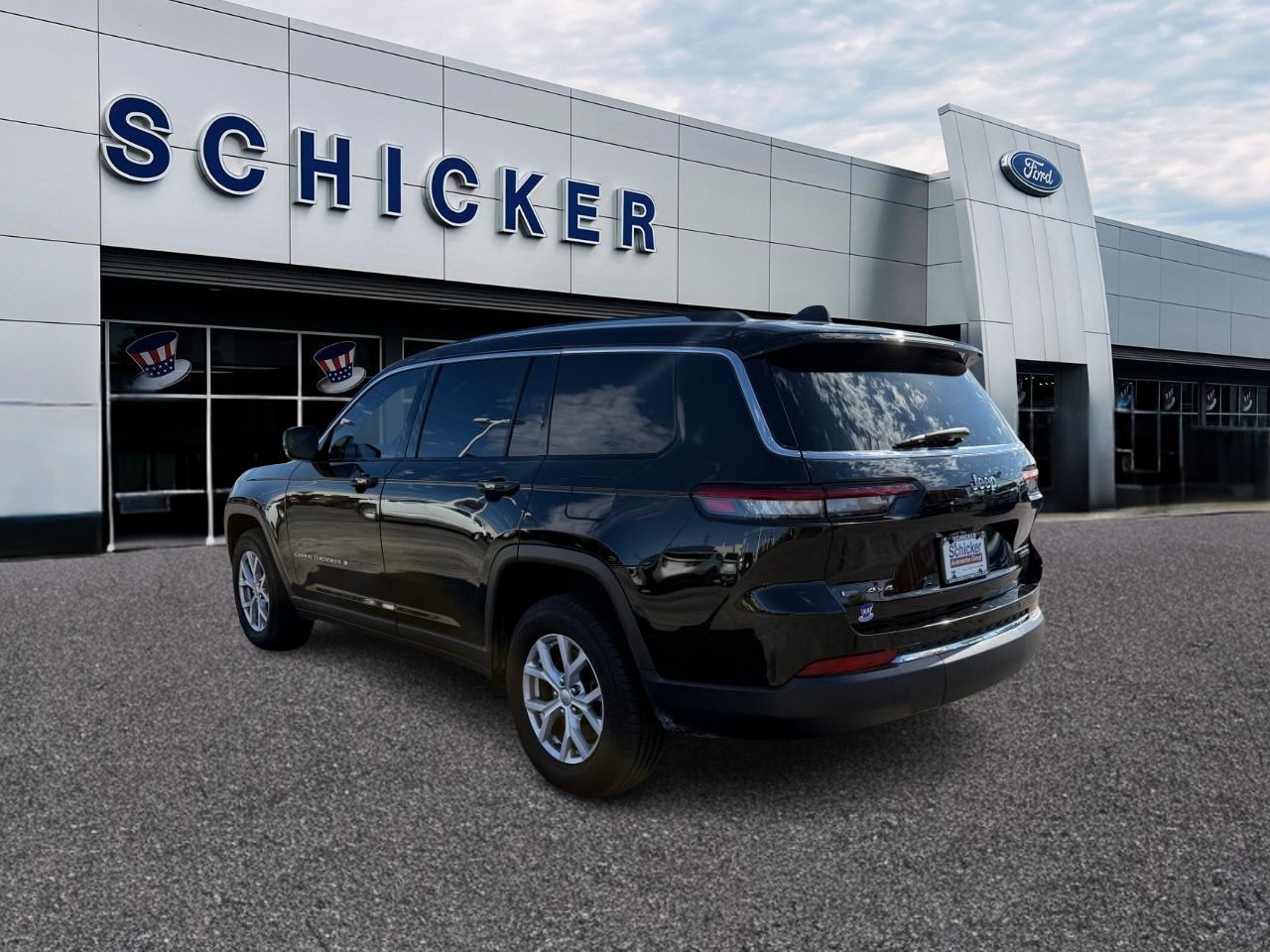 Jeep Grand Cherokee L Vehicle Full-screen Gallery Image 03