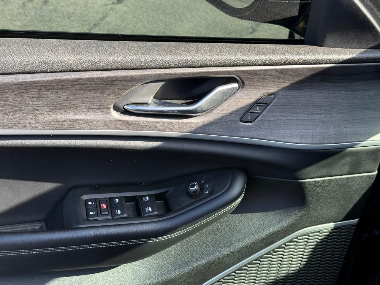 Jeep Grand Cherokee L Vehicle Full-screen Gallery Image 11