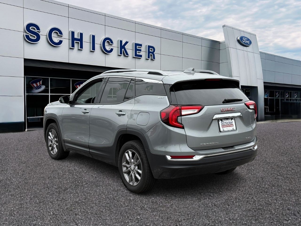 GMC Terrain Vehicle Full-screen Gallery Image 03