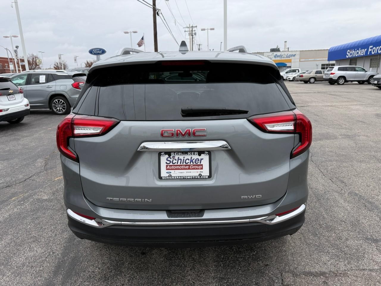 GMC Terrain Vehicle Full-screen Gallery Image 07