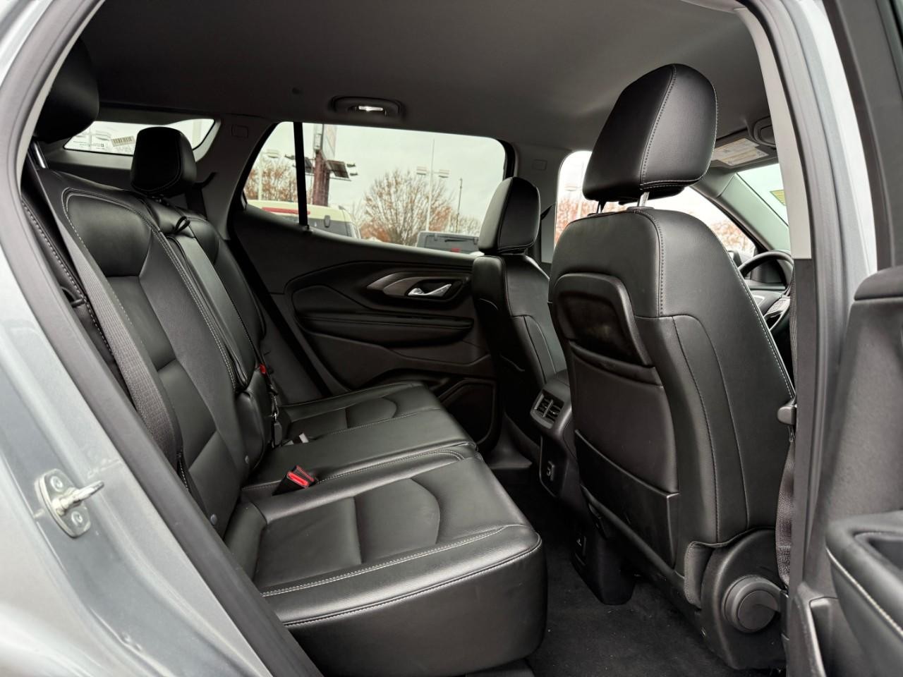 GMC Terrain Vehicle Full-screen Gallery Image 11