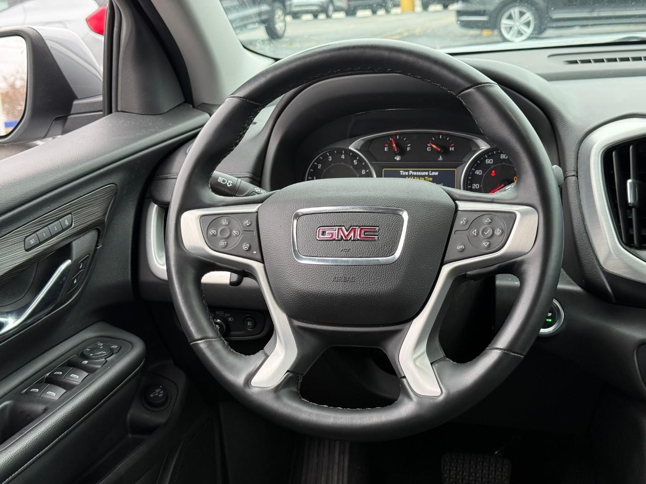 GMC Terrain Vehicle Full-screen Gallery Image 13