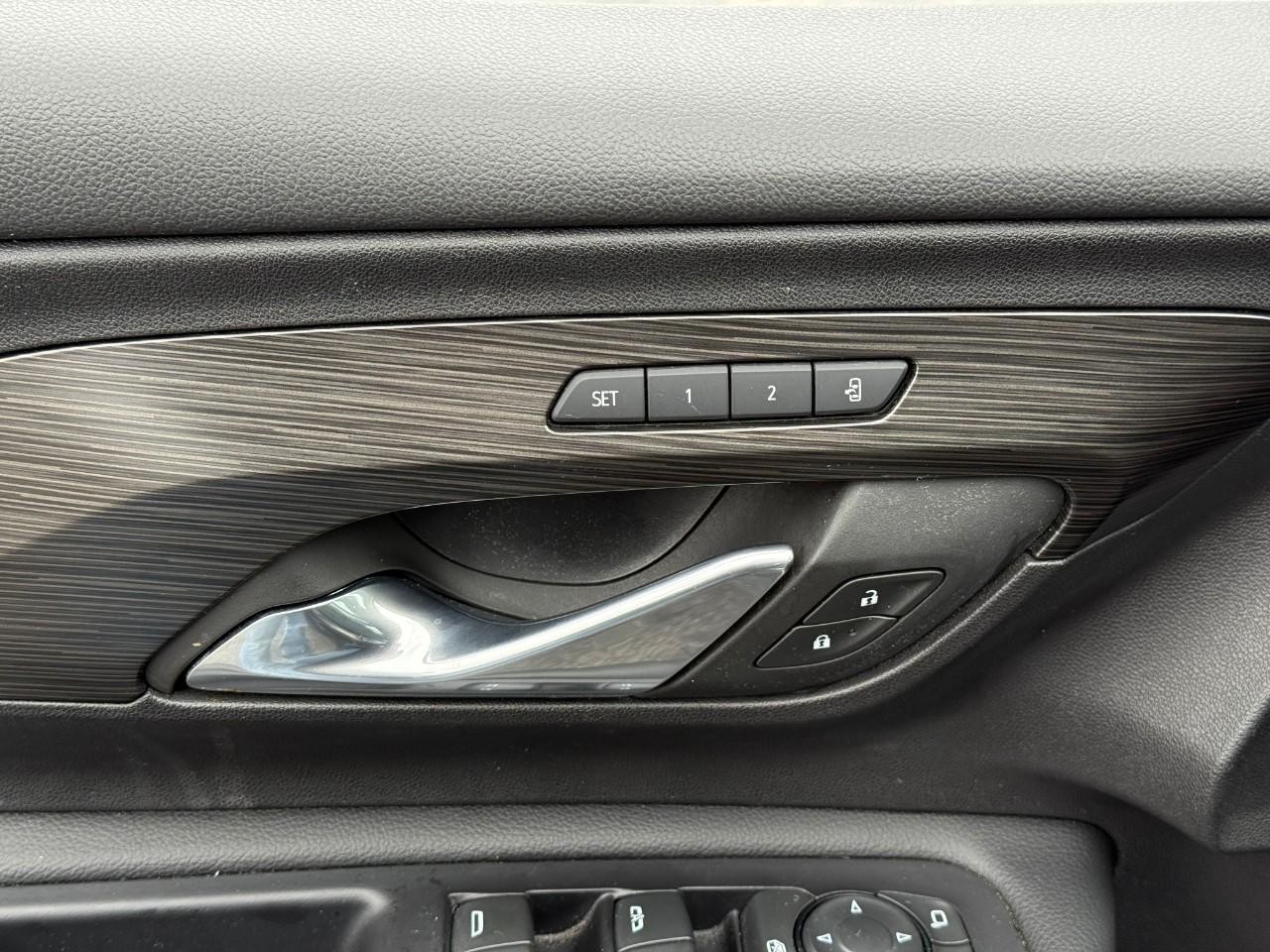 GMC Terrain Vehicle Full-screen Gallery Image 17