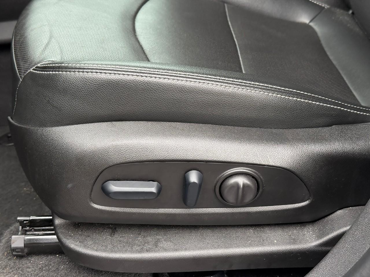 GMC Terrain Vehicle Full-screen Gallery Image 19