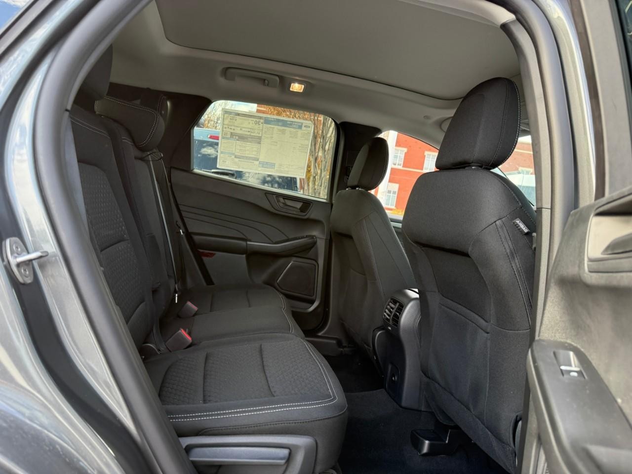 Ford Escape Vehicle Full-screen Gallery Image 04